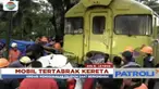 Tak sadar ada kereta melintas, sebuah mobil di Solo, Jawa Tengah, tertabrak kereta api Barata Kresna.
