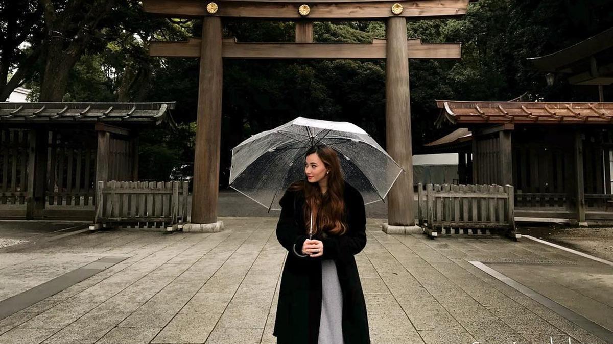 FOTO: Gaya Liburan Asmirandah, Tampil Casual dan Tetap Modis - Foto