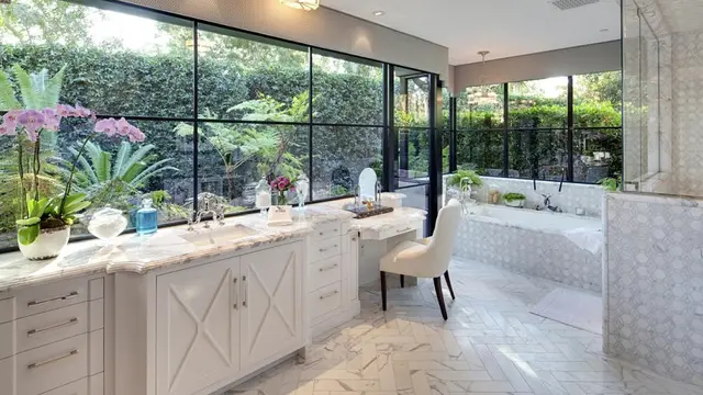 [Bintang] Jeremy Renner