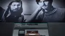 Perjalanan Apple dimulai dari komputer pribadi Apple II dan Macintosh yang menjadi pionir dalam pengembangan komputer modern. Tampak foto pendiri Apple, Steve Wozniak (kiri) dan Steve Jobs, dipajang di Museum Apple baru yang menelusuri 50 tahun inovasi merek ikonik tersebut, di Utrecht, Belanda, Rabu, 1 April 2026. (AP Photo/Peter Dejong)