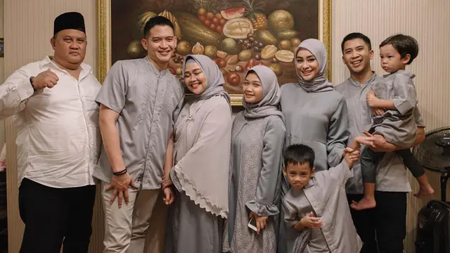 Jarang Tersorot, Ini 6 Potret Prabowo Wicaksono Adik Rezky Adhitya