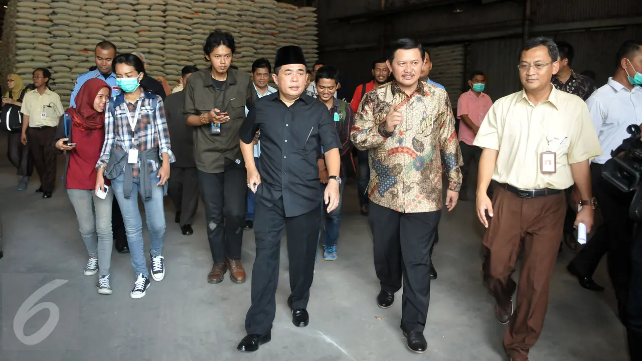 20160607-Ketua DPR Tinjau Persediaan Bulog Selama Bulan Ramadan