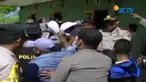 Eksekusi lahan sengketa di Kelurahan Kambu, Kota Kendari, Sulawesi Tenggara diwarnai protes dan perlawanan dari pemilik rumah.