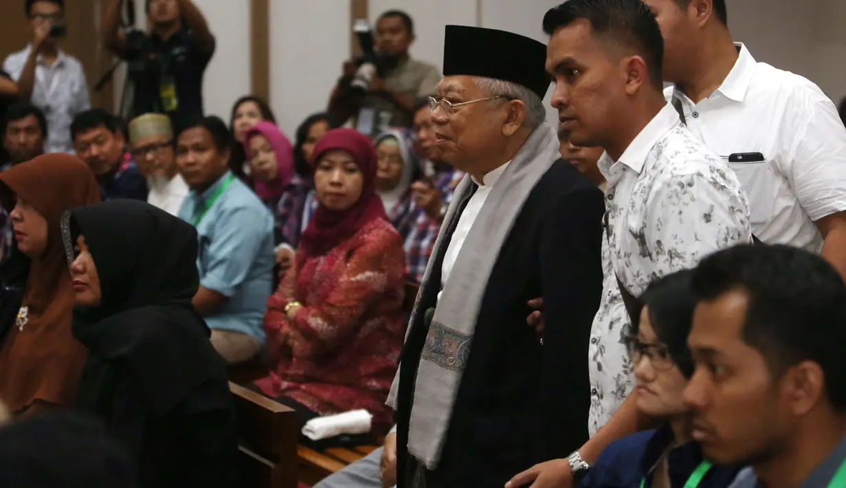 Ketua MUI, Ma'ruf Amin menghadiri sidang kedelapan kasus dugaan penistaan agama di Auditorium Kementan, Jakarta, Selasa (31/1). Ma'ruf akan menjadi saksi pada sidang lanjutan dengan terdakwa Basuki Tjahaja Purnama (Ahok). (Liputan6.com/Seto Wardhana/Pool)