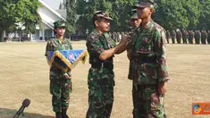 Citizen6, Surabaya: Dankodikdukum memberikan ucapan selamat atas keberhasilan siswa dalam menyelesaikan pendidikan dasar Kemiliteran di Puslatdiksarmil yang dilanjutkan dengan pengambilan sumpah. (Pengirim: Penkobangdikal)