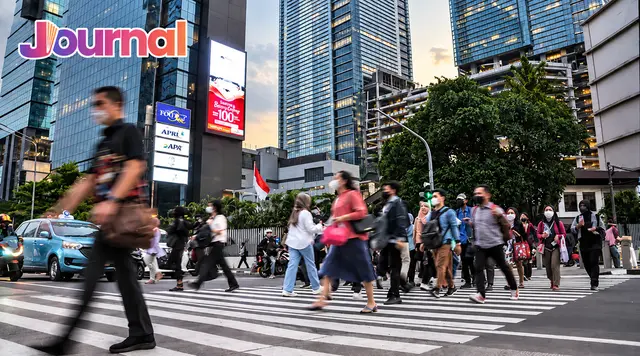 Downgrade, Saat Masyarakat Cari Celah untuk Bertahan Hidup