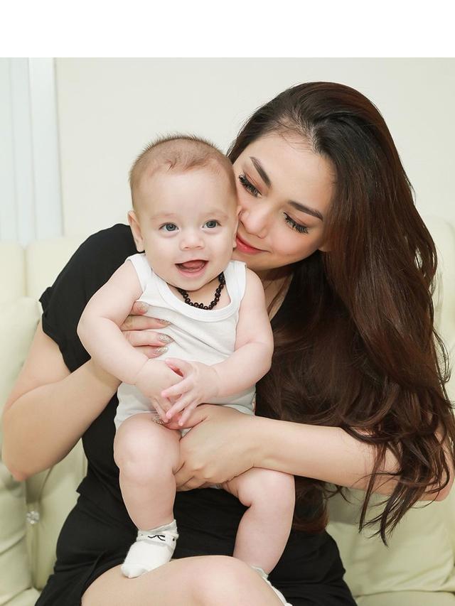 Potret 7 Anak Artis Berwajah Bule Ini Sukses Bikin Gemas