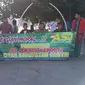 Puluhan santri yang tergabung dalam Aliansi Santri Jember (ASJ) menggelar aksi unjuk rasa menuntut Pemkab jember meminta maaf atas aksi umbar aurat di JFC 2019. (Liputan6.com/ Dian Kurniawan)