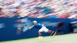 Aksi petenis putra Jepang, Kei Nishikori, dalam babak pertama Turnamen Tenis AS Terbuka di New York, AS. (31/8/2015). (EPA/Justin Lane)