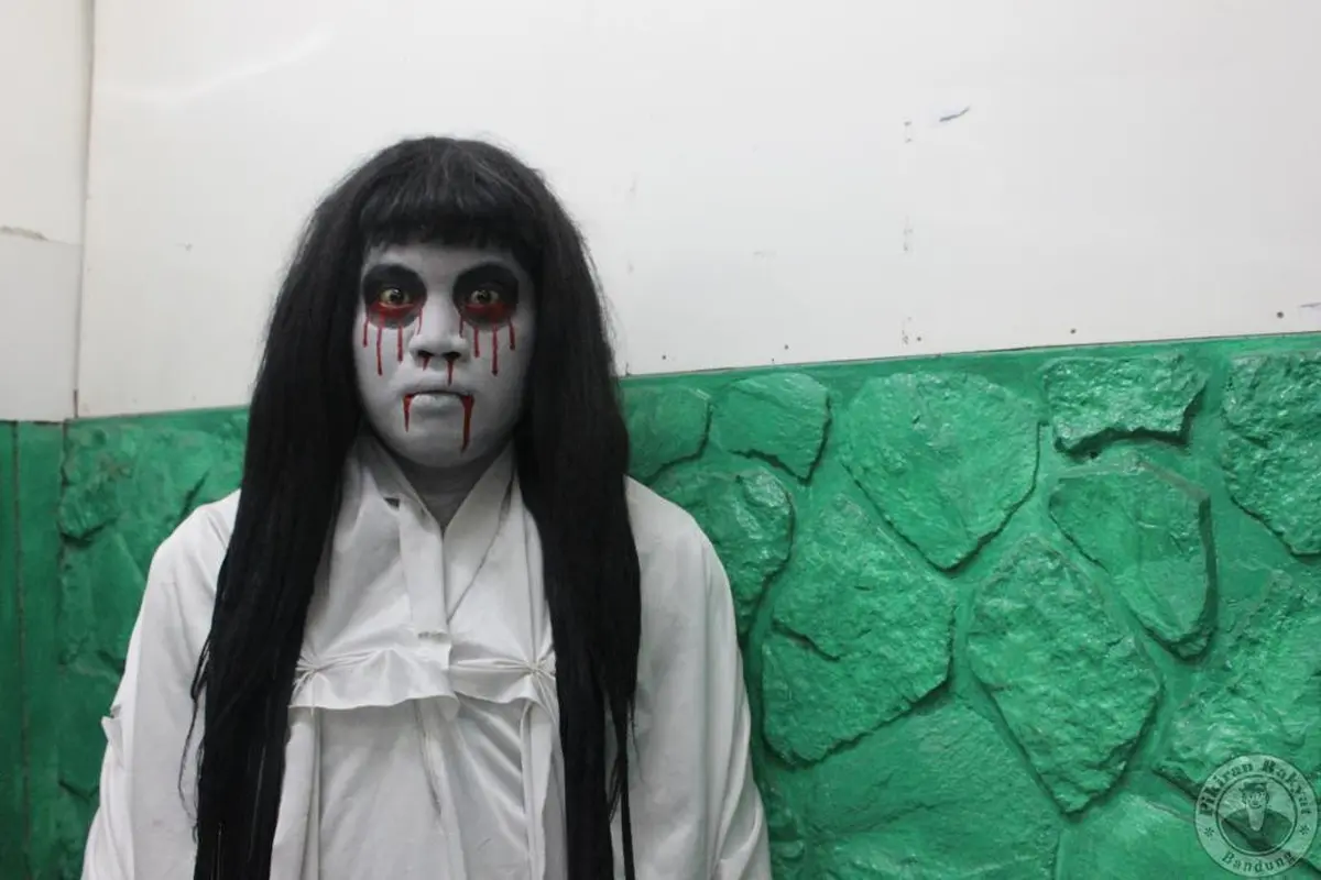 [Bintang] 4 Hantu Cewek Ini Kayaknya Bakal Cakep Kalau Mandi dan Didandanin