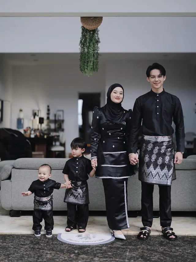 Dinda Hauw dan keluarga (Instagram/dindahw)