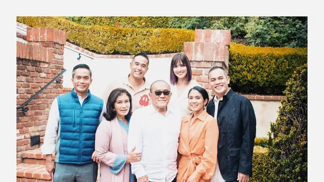 7 Potret Nia Ramadhani Rayakan Lebaran Bersama Keluarga Besar di Amerika