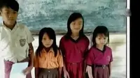 Dengan wajah lugu dan suara lirih, anak-anak ini memohon pada Presiden Joko Widodo. (Liputan 6 SCTV)