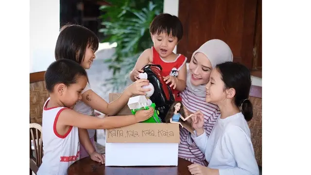 7 Momen Zaskia Adya Mecca dengan Ke-4 Buah Hatinya, Dikabarkan Hamil Anak Kelima