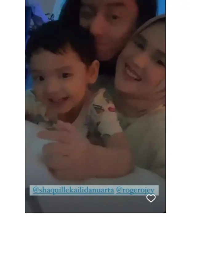 8 Momen Liburan Keluarga Cut Meyriska dan Roger Danuarta di Singapura, Seru Banget