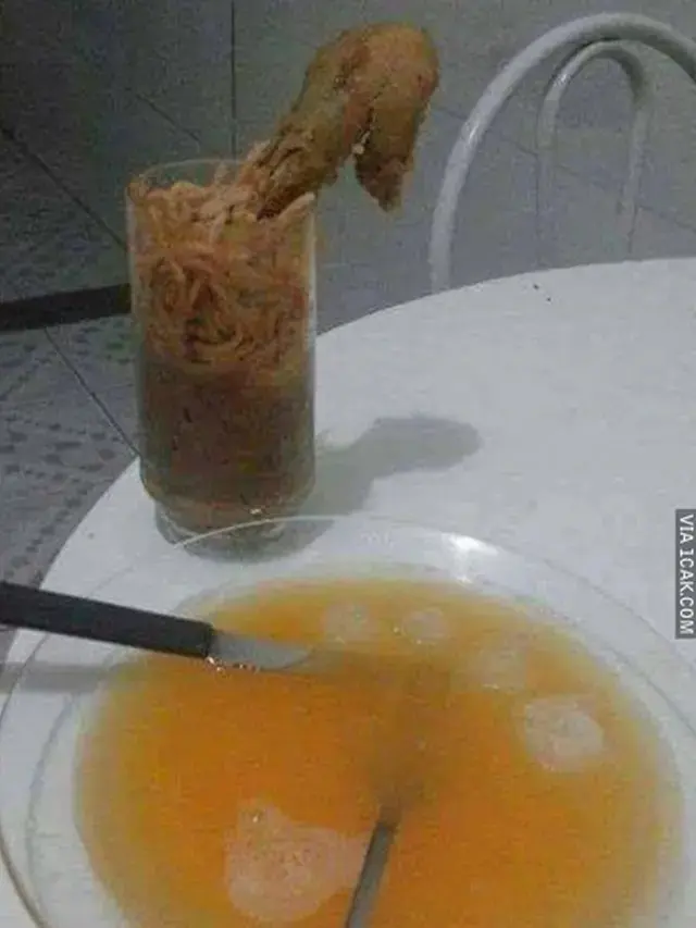 8 Potret Nyeleneh Kelakuan Orang Ketika Makan Jeruk Ini Kurang Kerjaan