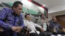 Wakil Ketua Komisi VIII Sodik Mujahid (kedua kanan) saat menjadi narasumber pada diskusi permasalahan haji di Pressroom Kompleks Parlemen Senayan, Jakarta, Rabu (25/3/2015). (Liputan6.com/Andrian M Tunay)