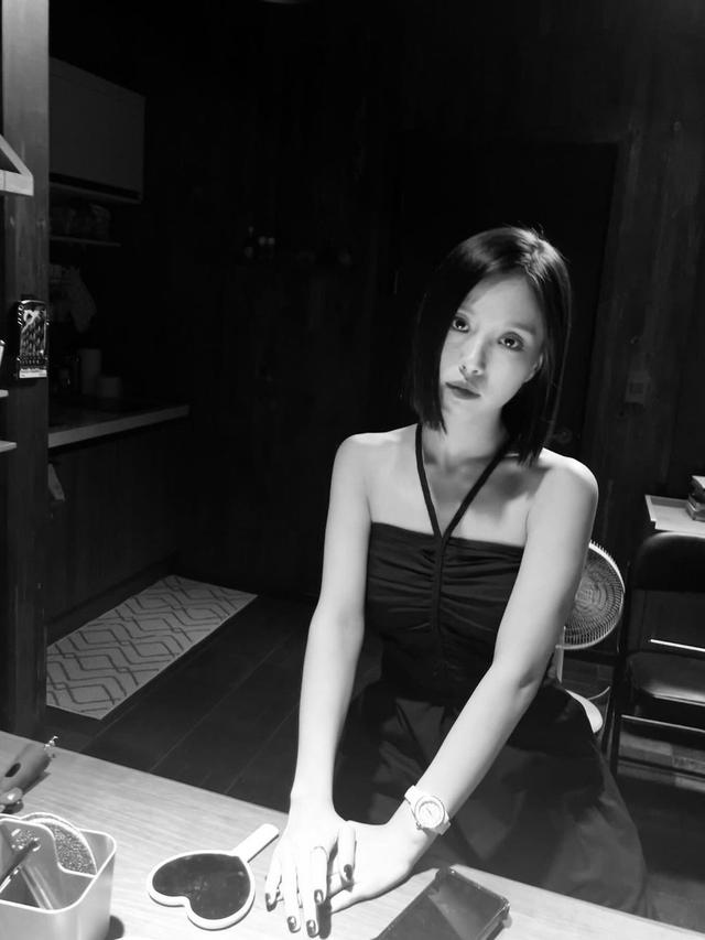 6 Gaya Go Min Si di Lokasi Syuting Serial Terbaru ‘The Frog’, Capai Berat Badan Terendah Demi Perankan Karakter Psycho