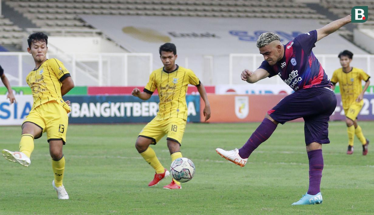 RANS Cilegon FC seharusnya kecewa karena gagal menumbangkan Perserang Serang. Sebab, Cristian Gonzales dan kawan-kawan tampil mendominasi dengan persentase penguasaan bola mencapai 66 persen. (Bola.com/M Iqbal Ichsan)