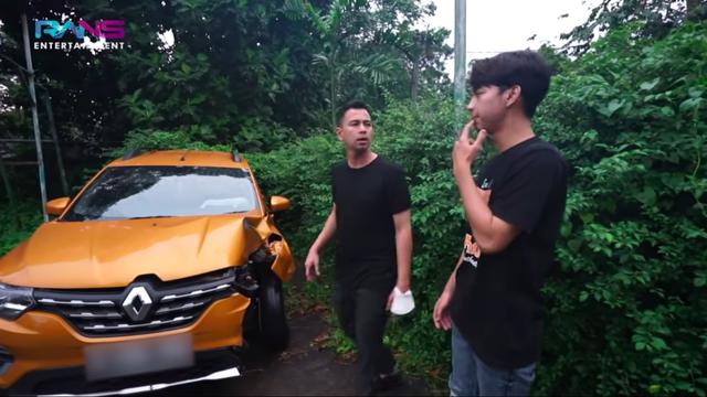 Dimas Ahmad Kecelakaan, Mobil Hancur Nabrak Tiang Listrik
