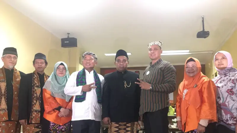 PDIP tiba-tiba mengalihkan dukungannya kepada petahana Rahmat Effendi-Tri Adhianto di Pilkada Kota Bekasi menjelang pendaftaran ke KPU.