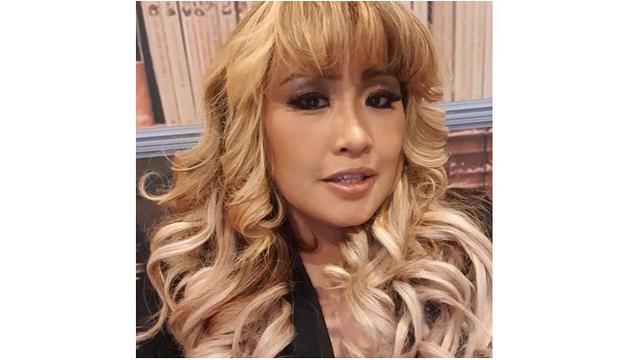 Sebelum bergabung dengan Ratu, Pinkan adalah penyanyi latar grup band Dewa 19.