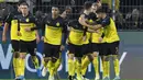 Penyerang Dortmund, Julian Brandt (kedua kanan) berselebrasi dengan rekan-rekannya usai mencetak gol ke gawang Inter Milan pada pertandingan lanjutan Grup F Liga Champions di Signal Iduna Park, Jerman (5/11/2019). Dortmund menang tipis 3-2 atas Inter Milan. (AP Photo/Martin Meissner)