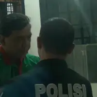 Satuan kepolisian sektor Jakarta Barat berhasil menangkap Imam S. Arifin lantaran kedapatan memiliki narkoba. 