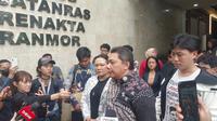 Aktivis HAM sekaligus Politikus Taufik Basari bersama tim advokasi memberikan keterangan pers di Polda Metro Jaya terkait penetapan tersangka mahasiswa UI bernama Cho Yong Gi atas kasus Aksi May Day 2025. (Liputan6.com/Ady Anugrahadi)