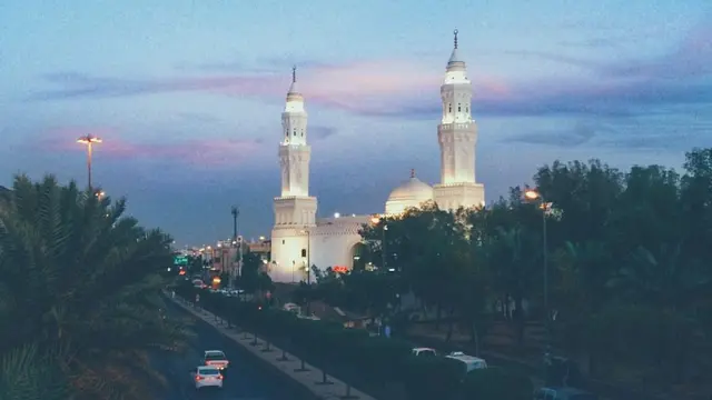 Masjid Al-Qiblatain menjadi tempat ziarah jemaah umrah dan haji