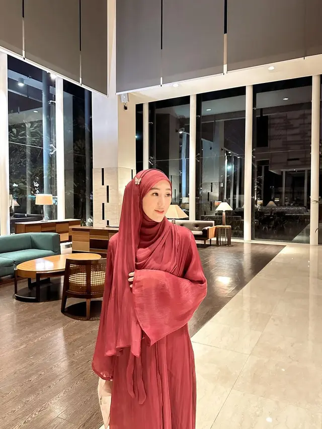 7 Potret Larissa Chou Pamer Baby Bump yang Mulai Terlihat