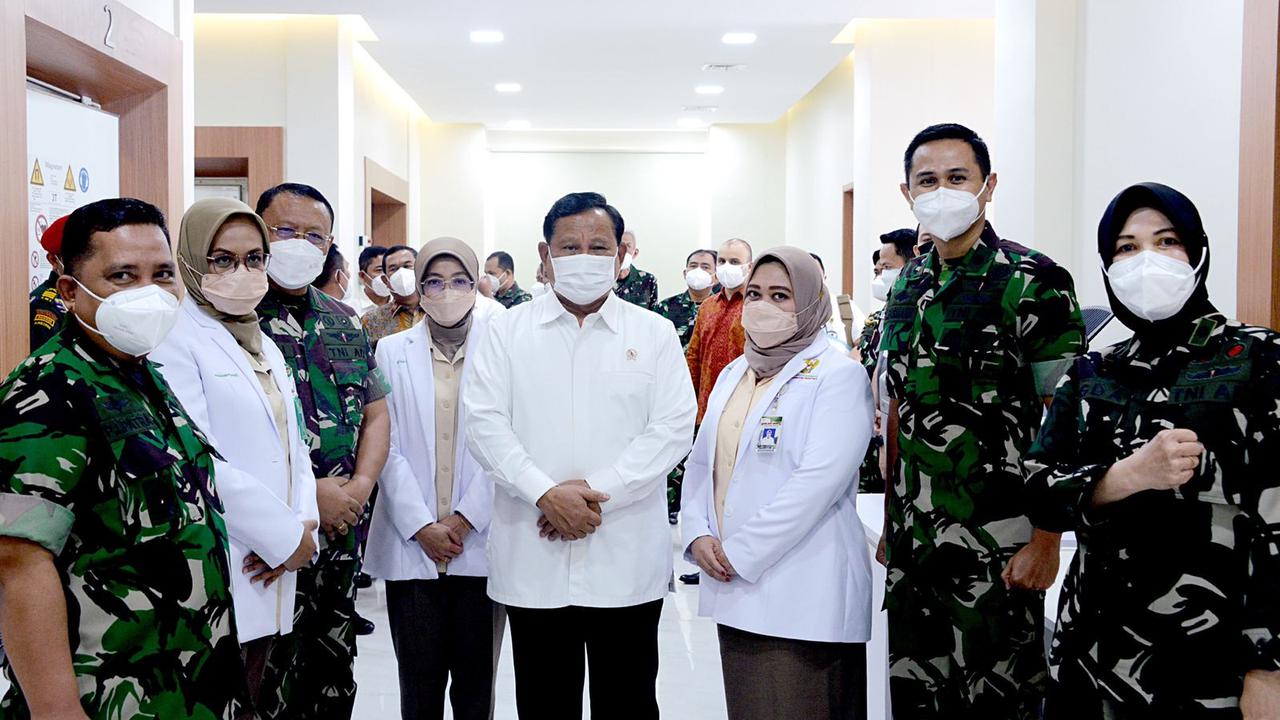 Menteri Pertahanan Prabowo Subianto saat meresmikan MRI Center.
