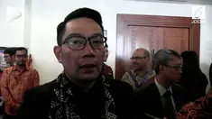 Ridwan Kamil mendesak Kemendagrai segera mengganti Bupati Bekasi dan Cirebon setelah keduanya ditangkap dalam operasi tangkap tangan KPK.