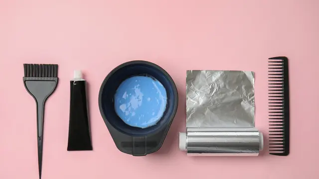 Mengecat Rambut Beruban Bisa Dilakukan Sendiri di Rumah, Begini Caranya biar Hasilnya Maksimal