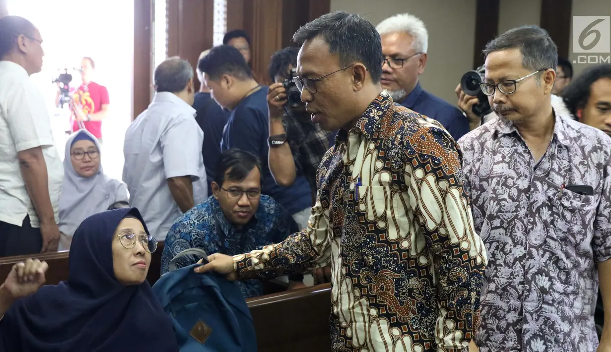 Terdakwa korupsi pembangunan gedung IPDN Budi Rachmat Kuniawan usai sidang putusan di Pengadilan Tipikor, Jakarta, Jumat (26/7/2019). Budi terbukti bersalah melakukan korupsi proyek pembangunan kampus IPDN di Kabupaten Agam, dan Kabupaten Rokan Hilir, Riau. (Liputan6.com/Helmi Fithriansyah)