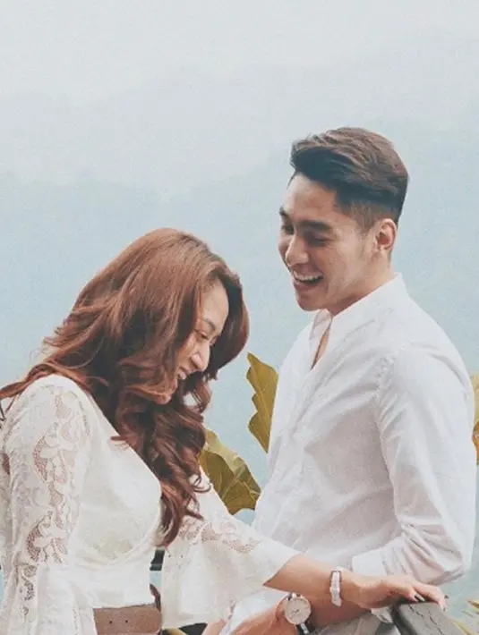 Sebagai mahar, Krisjiana memberikan 20 gram logam mulia kepada Siti Badriah. (Liputan6.com/IG/sitibadriahh)