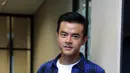 Dion Wiyoko di kawasan Kuningan, Jakarta Selatan, Senin (14/3/2016) mengaku mendapatkan mood-nya dari kebiasaannya itu. (Nurwahyunan/Bintang.com)