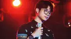 Pradikta Wicaksono atau yang lebih dikenal dengan Dikta Yovie&Nuno sering kali disebut sebagai kembaran dari salah satu eks personil boygroup Wanna One yaitu Lai Guanlin. (Liputan6.com/IG/dikta