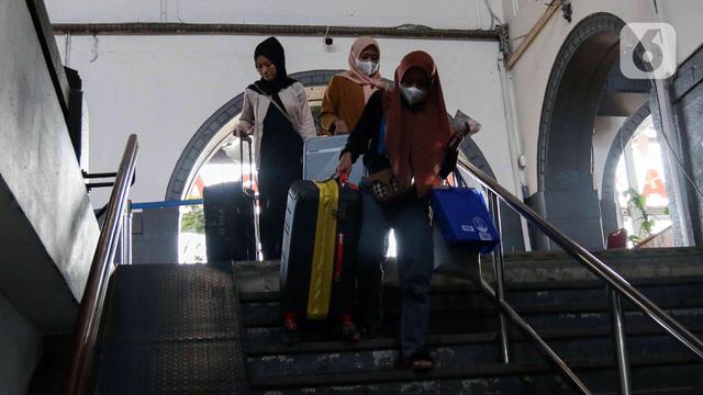 PDIP Lepas Pemudik Gratis Naik 9 Gerbong dari Stasiun Pasar Senen