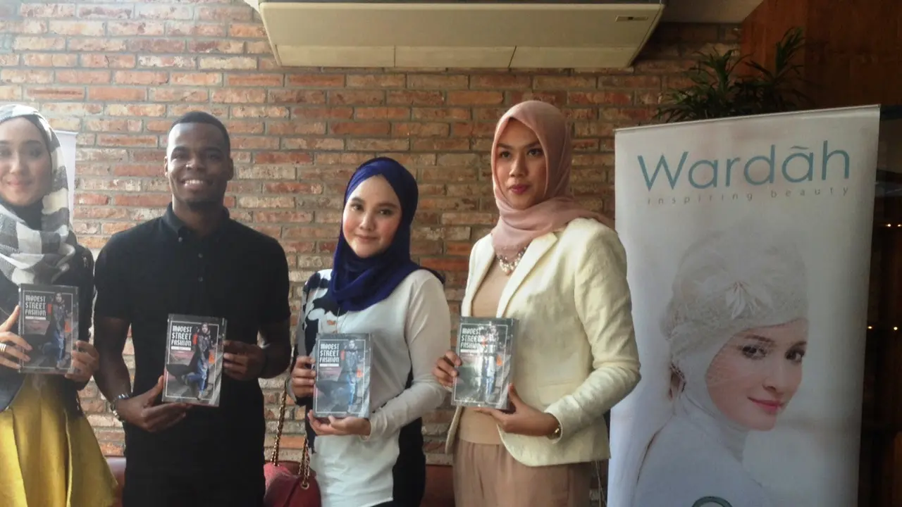 Fotografer Street Fashion No 1 di US Ini Bikin Buku Fesyen Muslim