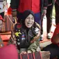 Istri Calon Presiden (Capres) nomor urut tiga Ganjar Pranowo, Siti Atikoh tiba di Desa Negeri Katon, Pesawaran, Provinsi Lampung, Selasa (9/1/2024). Atikoh berkunjung ke sentra kerajinan kain tapis. (Foto: Istimewa)