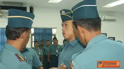 Citizen6, Surabaya: Dari 41 siswa Dikmapa PK yang berhasil menamatkan pendidikan Kematraan selama satu bulan, 36 diantaranya adalah perwira laki-laki dan 5 orang sisanya perwira anggota Kowal. (Pengirim: Penkobangdikal).