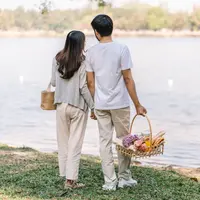 ilustrasi pasangan cinta/Lee Charlie/Shutterstock