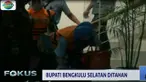 Ibu dan anak ini sempat berpelukan sejenak hingga akhirnya Hendriati memasuki mobil yang akan membawanya ke Rutan Mapolres Jakarta Selatan.