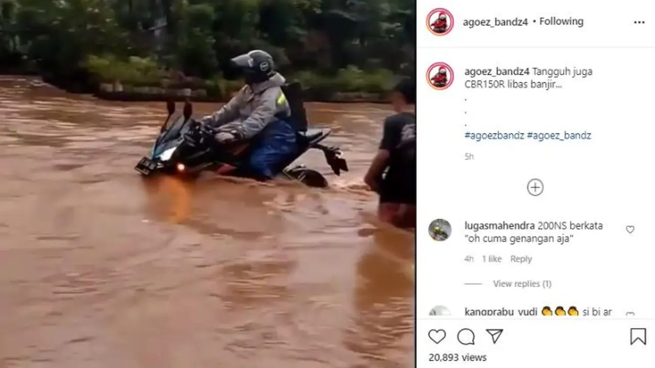 Honda CBR150R nekat libas banjir (Ist)