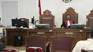 Sidang Ade Kuswara dan Roy Suryo Ditunda Imbas Erupsi Anak Krakatau