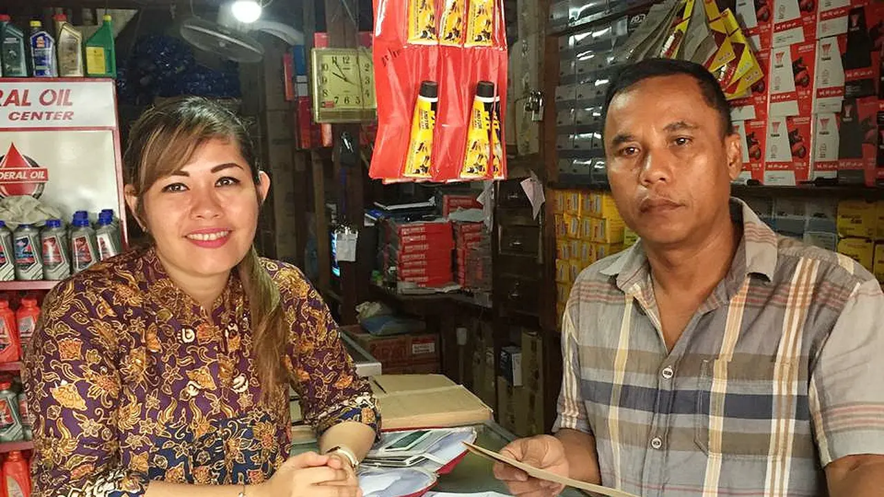 Miranda Arisona Sirumapea adalah Relationship Manager (RM) Kredit PT Bank Rakyat Indonesia Tbk (BRI) Kantor Cabang Palangkaraya, Kalimantan Tengah