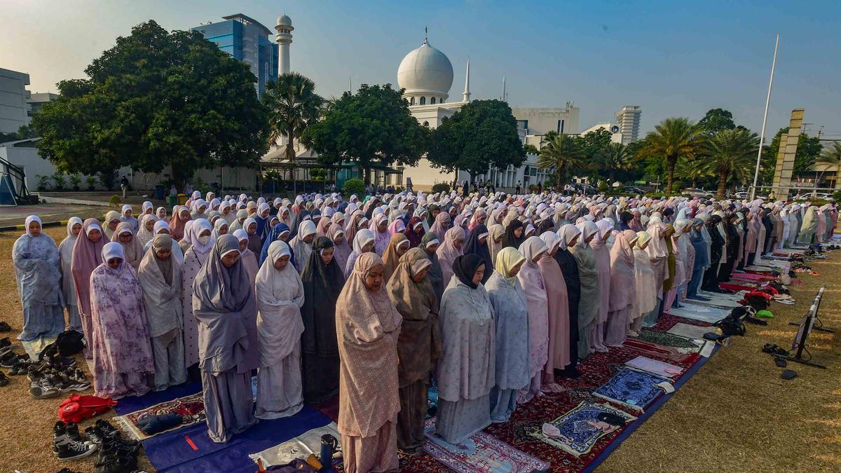 Ratusan Umat Islam Gelar Shalat Istisqa di Al Azhar Jakarta