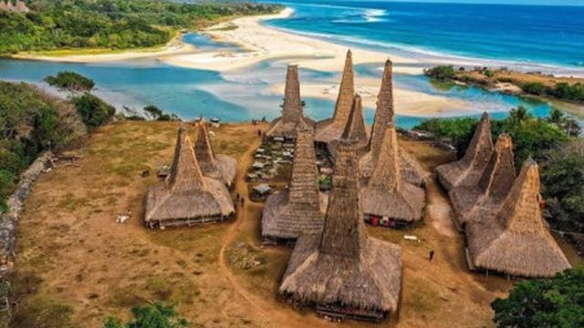 5. Desa Adat Ratenggaro, Sumba