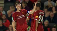 Gelandang Liverpool James Milner (kiri) merayakan gol ke gawang MK Dons pada laga Piala Liga Inggris di MK Stadium, Rabu (25/9/2019) atau Kamis dini hari WIB. (Twitter Liverpool)